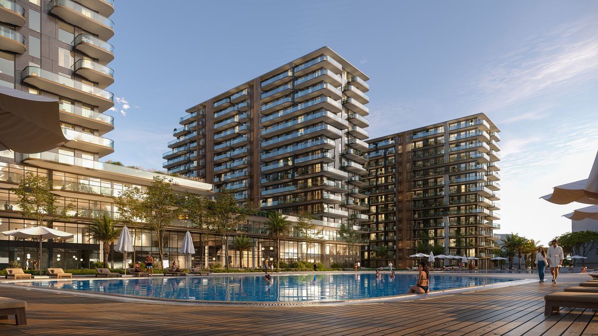 Открытый бассейн и деревянная терраса во дворе Aparthotel YES в Sea Breeze, Баку