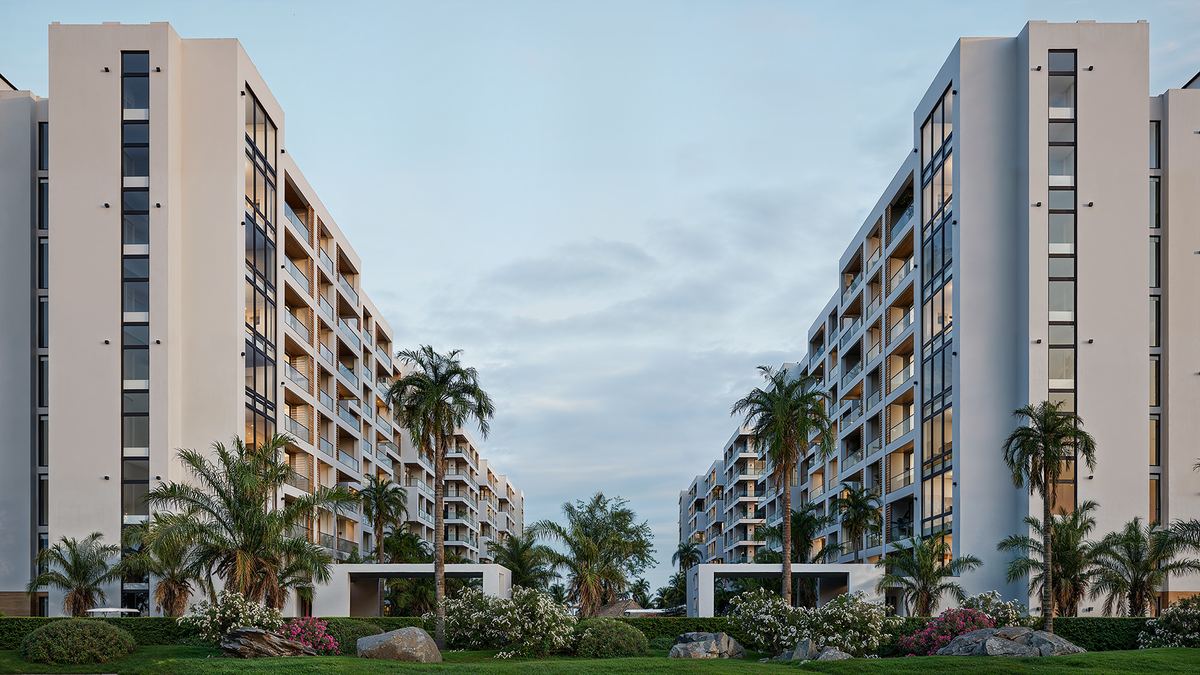 Park Residences 5 в Sea Breeze — парадный двор между корпусами