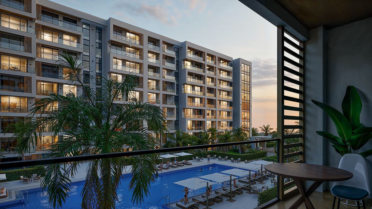 Вид с балкона Park Residences 5 на двор с бассейном