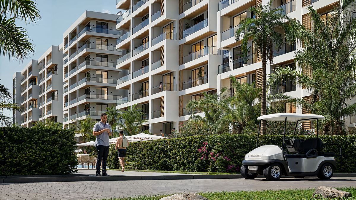 Двор Park Residences 5 — гольф-кар у корпуса